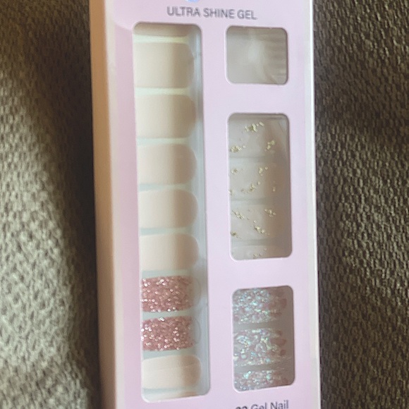 ‘Dashing Diva’ Ultra Shine Gel Strip Nails [34 count ‘GS144 Crystal Clear’] - Picture 8 of 9